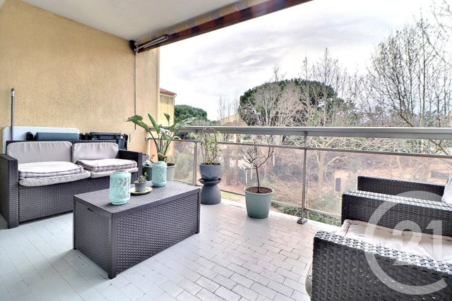 Appartement T4 à vendre - 4 pièces - 77.0 m2 - FREJUS - 83 - PROVENCE-ALPES-COTE-D-AZUR - Century 21 Sud Habitat