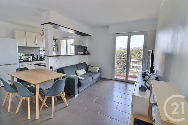 Appartement T3 à vendre - 3 pièces - 56.29 m2 - ST RAPHAEL - 83 - PROVENCE-ALPES-COTE-D-AZUR - Century 21 Sud Habitat