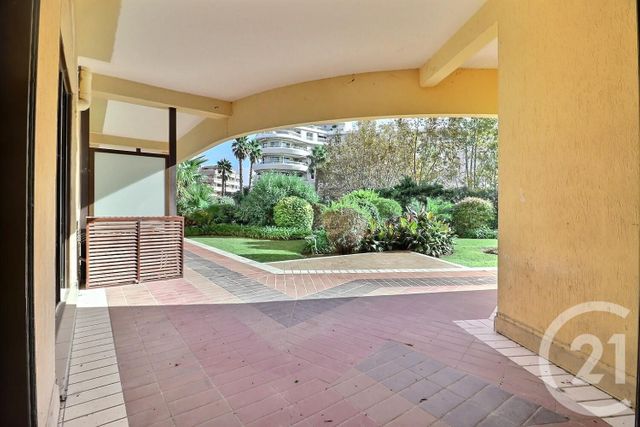 Appartement T3 à vendre - 3 pièces - 42.58 m2 - FREJUS - 83 - PROVENCE-ALPES-COTE-D-AZUR - Century 21 Sud Habitat